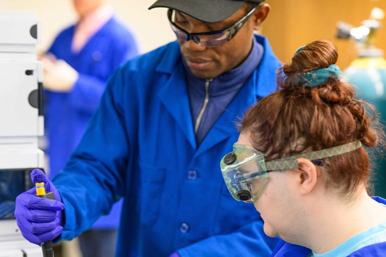 E N M U STEM Students in the lab